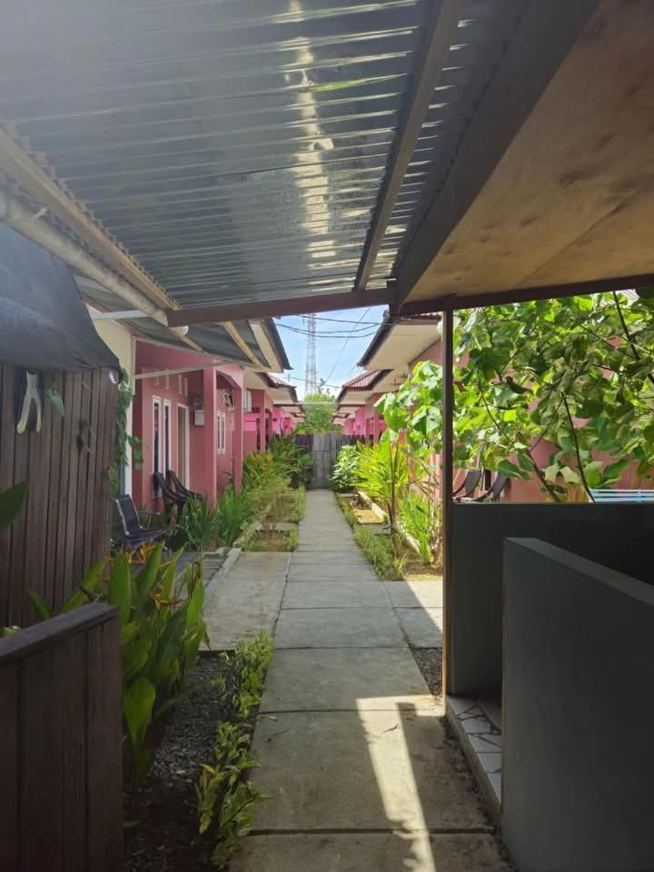 Baronda Guest House Sorong Buitenkant foto