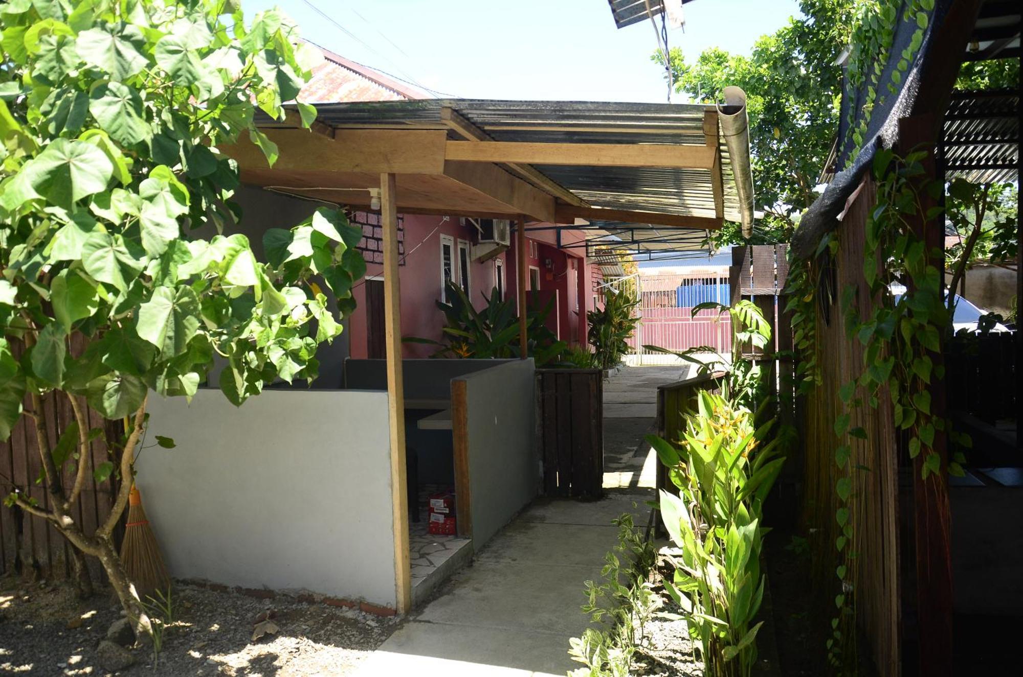 Baronda Guest House Sorong Buitenkant foto