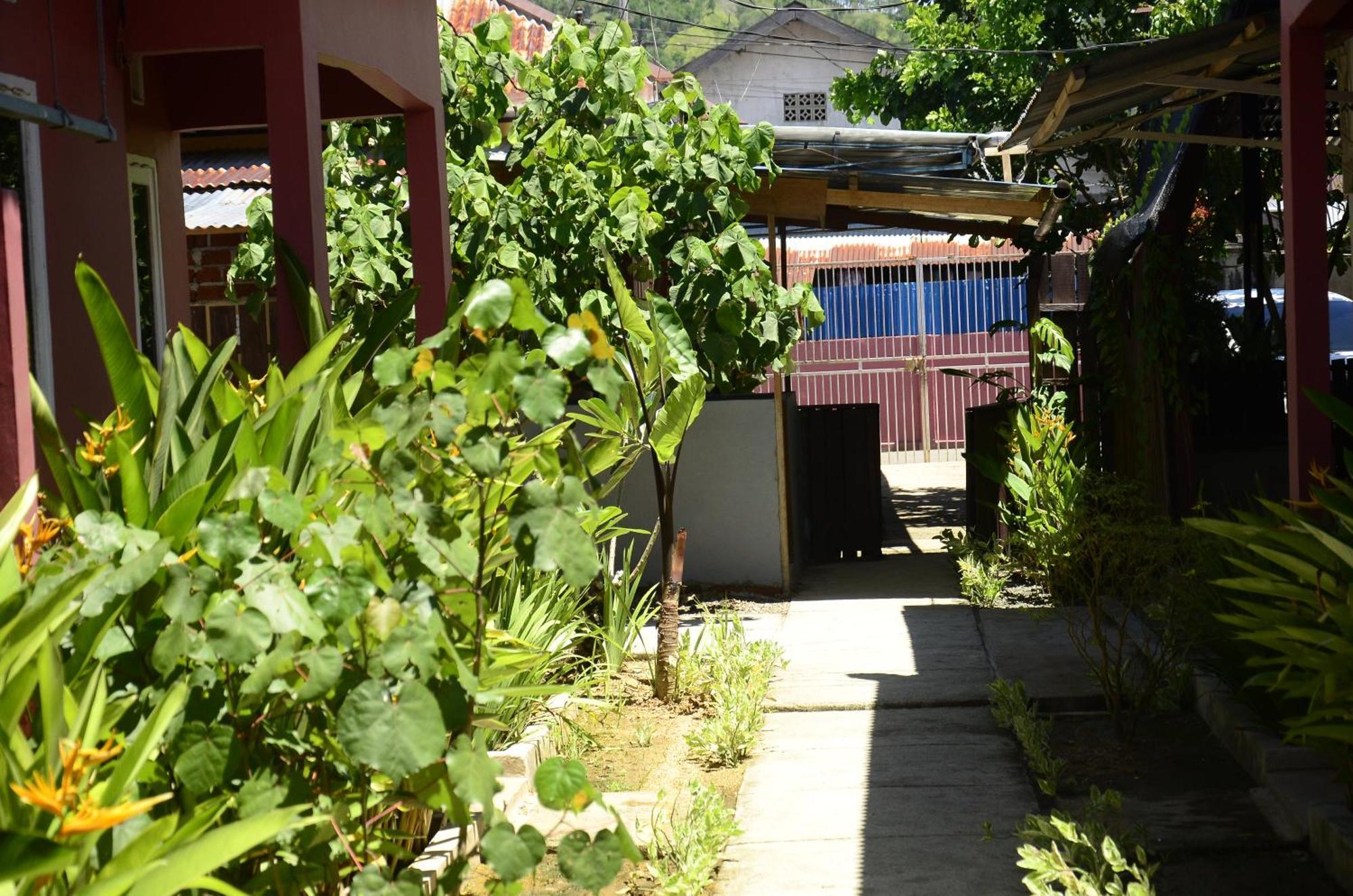 Baronda Guest House Sorong Buitenkant foto